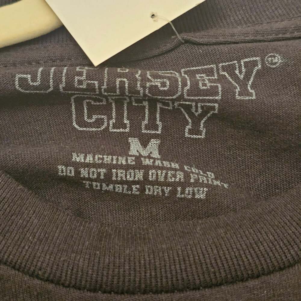 Jersey City Men's Medium Black Graphic T-Shirt Orange Purple NWT Streetwear - Picture 5 of 7